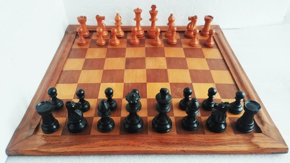 Ancien jeu d'échecs Chavet taille 5, France, 1960-70, buis vernis + échiquier - Photo 3/4