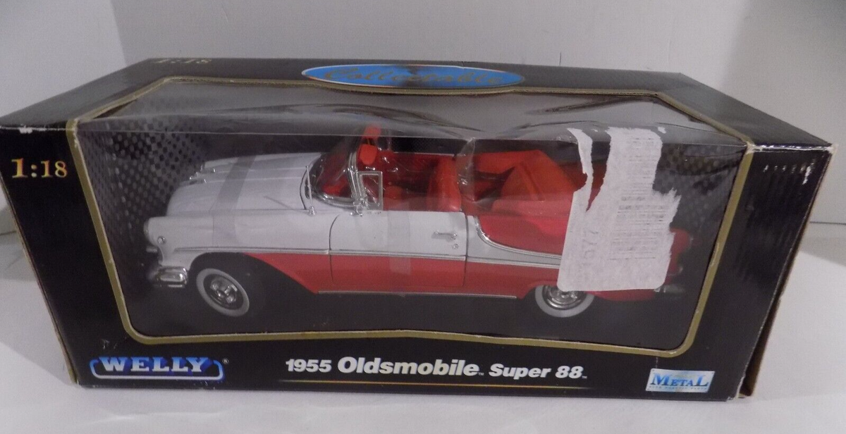 Welly 1955 Oldsmobile Super 88 Convertible 1:18 Red and White