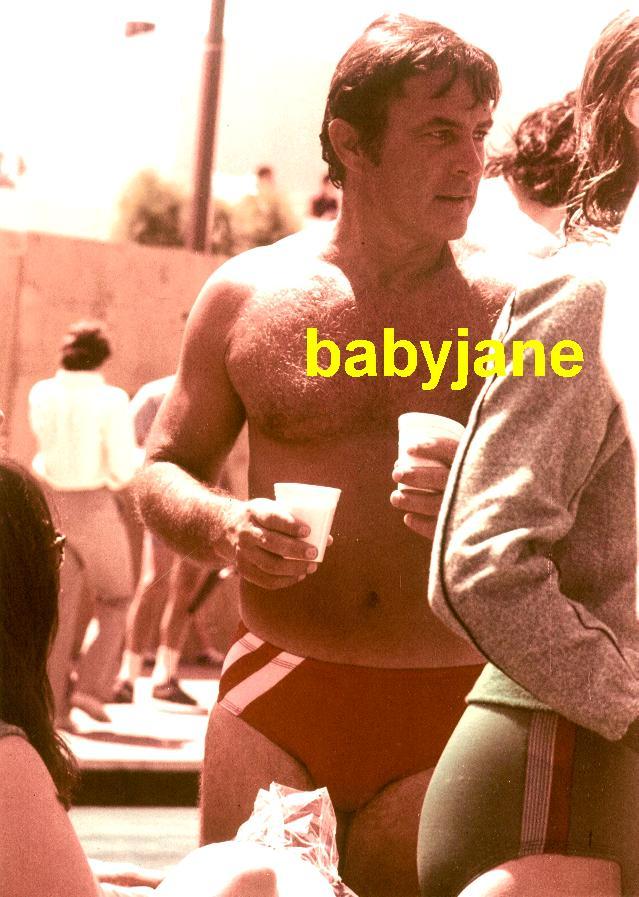 020 ROBERT CONRAD BARECHESTED IN BATHING SUIT BATTLE OF THE NETWORKS STARS PHOTO