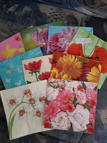 Servietten mit Blumen aus geöffneter Packung 12 Stück - Bild 8 von 9