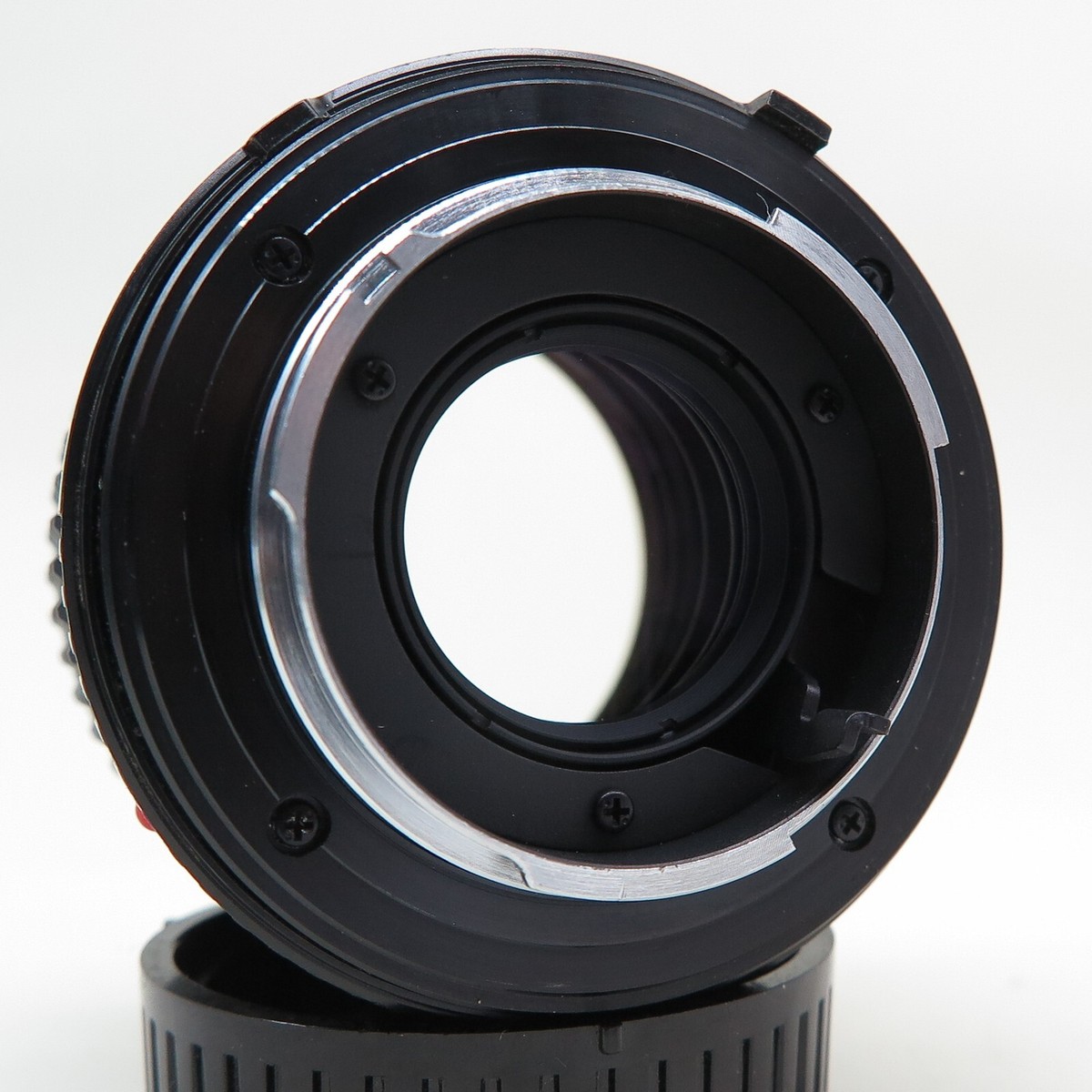 Minolta MD Rokkor 85mm f/2 - Hood - Excellent vintage Minolta MD Rokkor 85mm f/2 - Hood - Excellent vintage