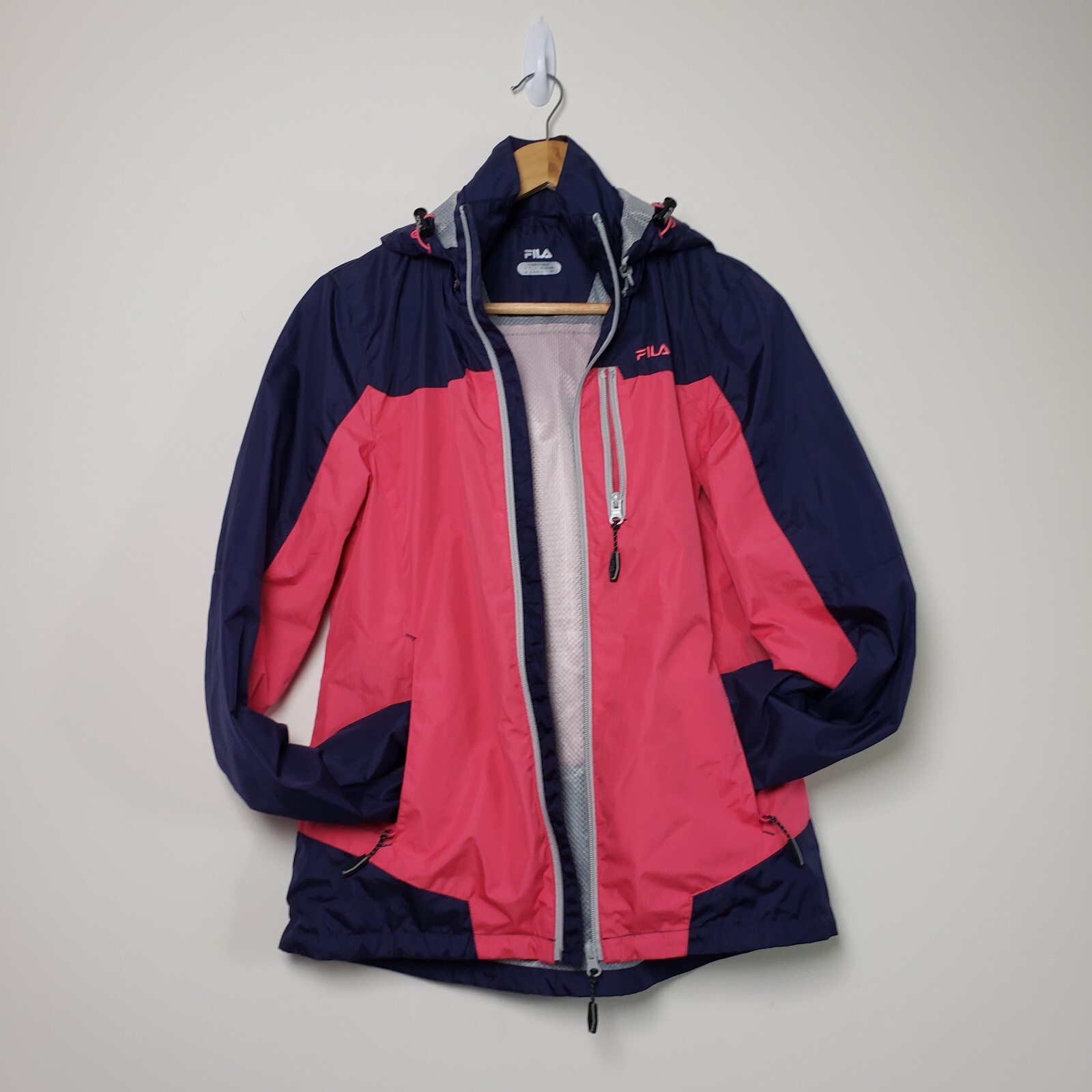 Giacca a vento Fila donna S rosa viola con cappuccio zip intera 3 tasche zip nuova senza etichette