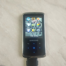 Samsung YP-Q2 4GB FM Radio MP3 Player Used