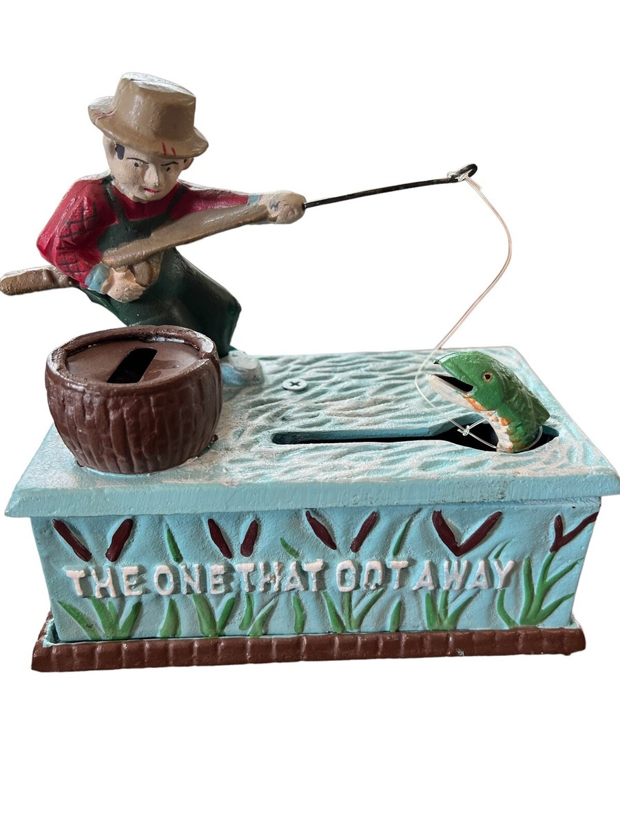 Vintage THE ONE THAT GOT AWAY fisherman Cast Iron working PIGGY 