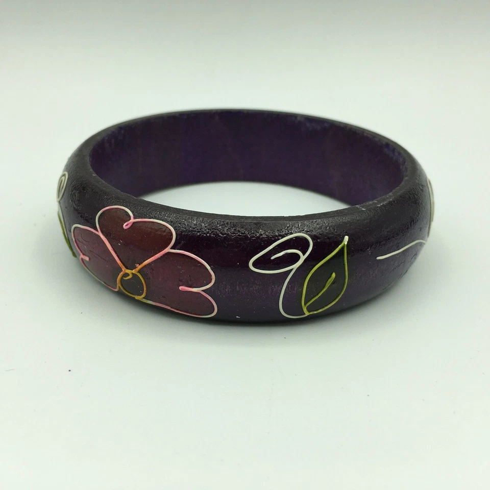 Brazalete de madera púrpura decorado con flores, naturaleza, festival boho retro Foto 3 de 4