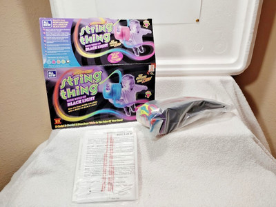 ''The Amazing String Thing'' With Black Light Black Handled Toy 4130 New & Vintage