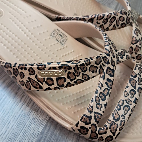 CROCS Patricia II sandalo donna leopardato con zeppa e cinturino taglia 9 - Foto 4 di 7