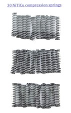 30 sprężyn ze stopu pamięci formy nitinolu NiTiCu, aktywacja w temperaturze 70 °C