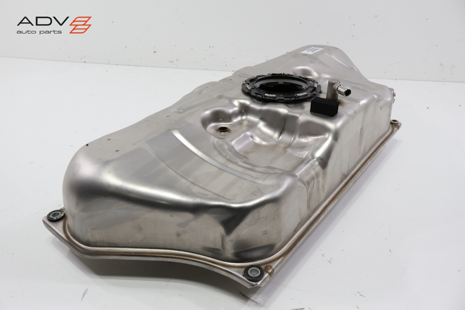 2014 - 2020 BMW i8 I12 FUEL GAS TANK RESERVOIR OEM