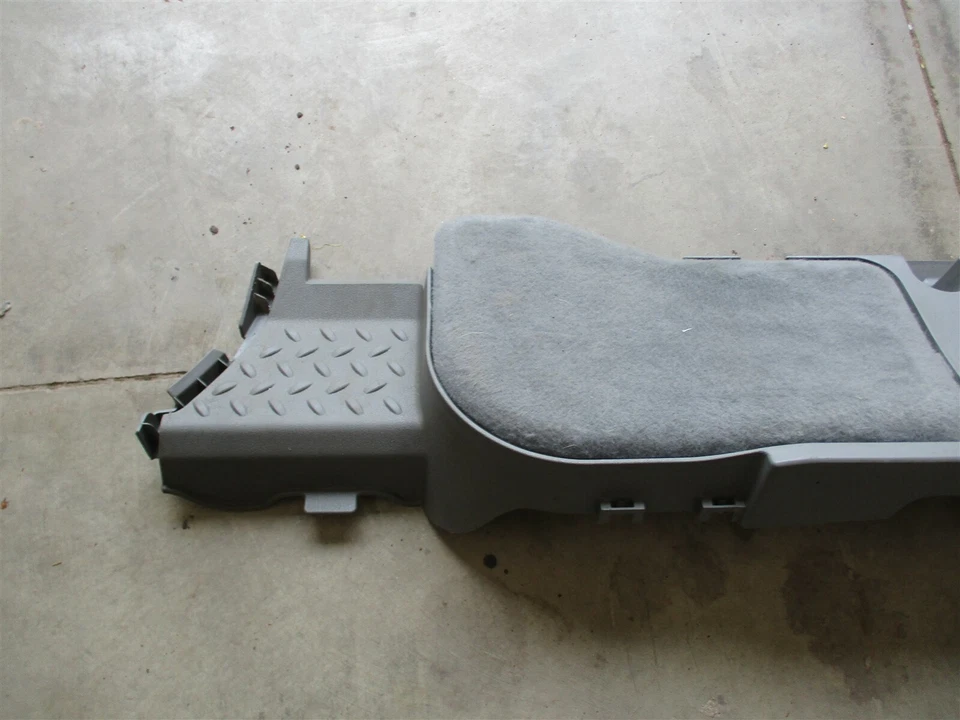 Серый входной подножка сиденья среднего ряда отделка панель хранения 2006 Jeep Commander - Изображение 4 из 4
