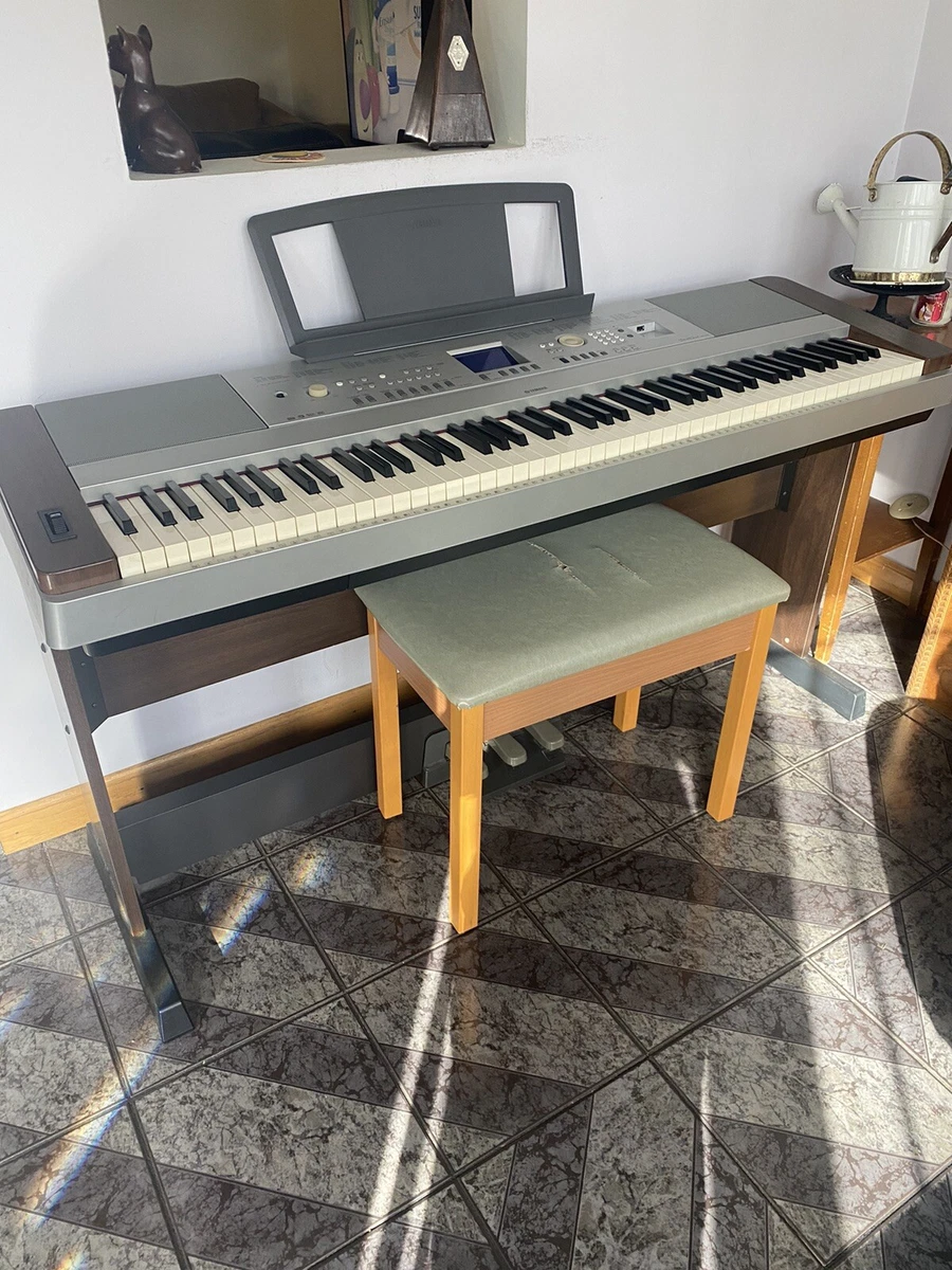 Yamaha DGX640 88 Key Weighted Keys Portable Grand, Stand