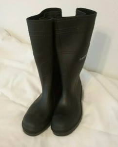 pull on rubber boots
