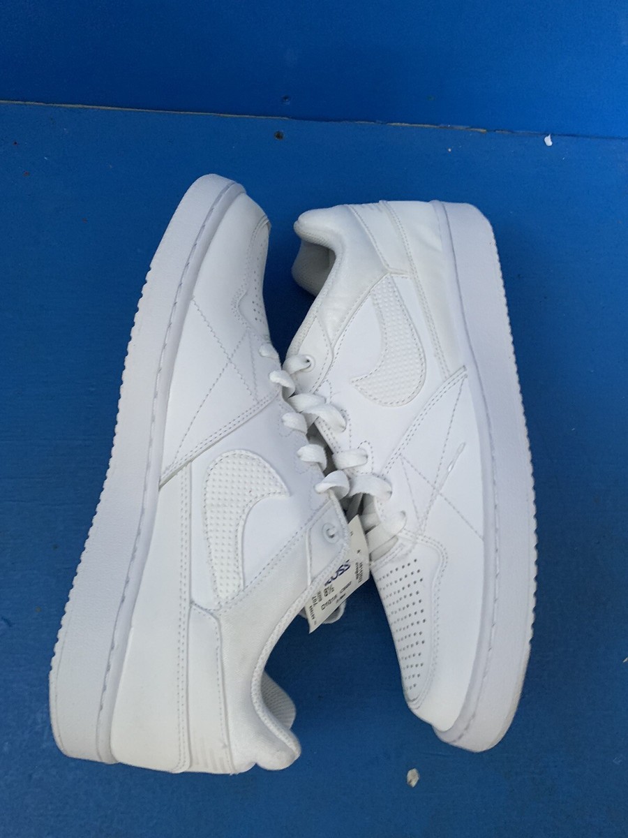Nike Priority Low White 2015 Size 8.5 Brand New 641894-111  display picture 2