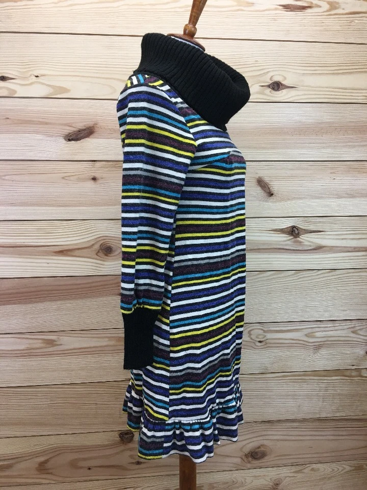 Vestido Suéter Hazel Pequeño Cuello Tortuga Manga Larga Volantes Dobladillo Rayas Colorido B20 Foto 3 de 4