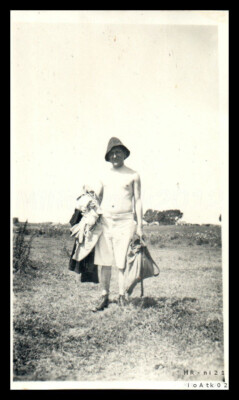 Photo, Fam. a. Bremen, beach Bollen on the Weser 1933, sunstroke?, 5026-1217