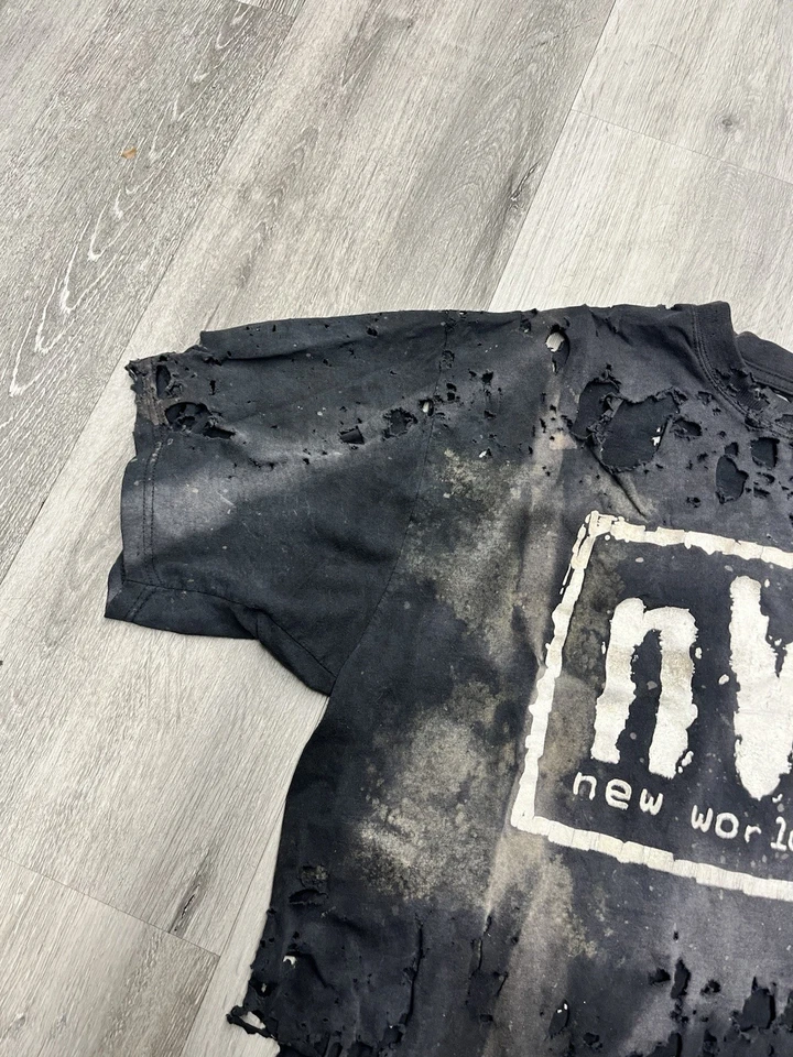 Camiseta Preta Vintage Anos 90 Nova Ordem Mundial Thrashed Tamanho XL - Imagem 4 de 4