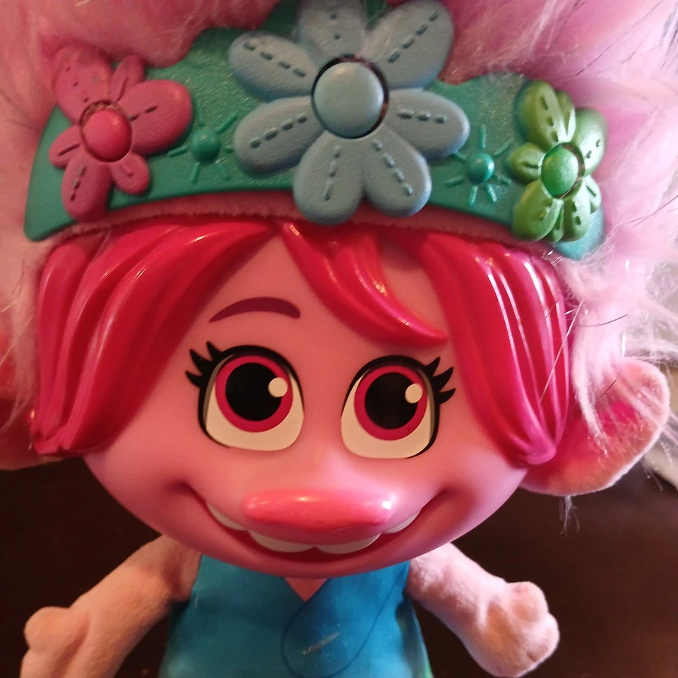 Juguete Trolls World Tour Color Poppin' Poppy Canta e Ilumina - Excelente Estado Foto 2 de 4