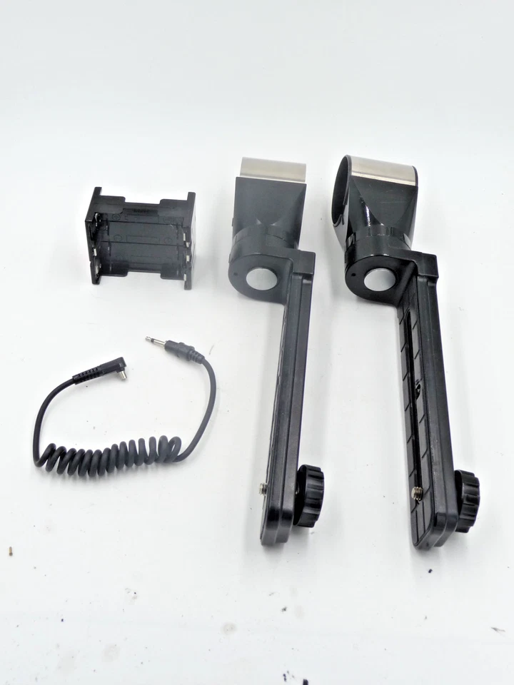 Sunpak auto 544 (4205G) flash mounting brackets, battery holder and sync cord - Image 3 of 4