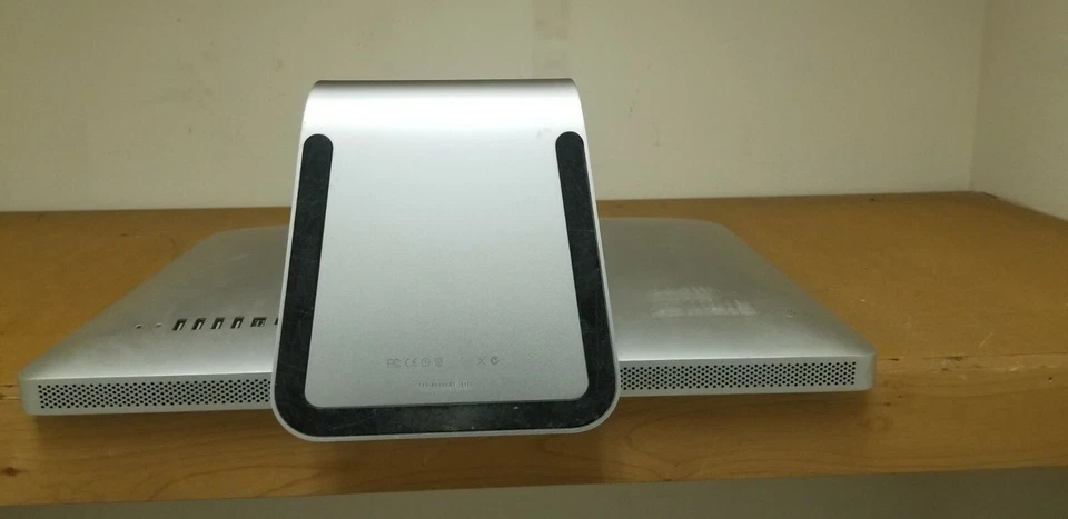 Apple iMac A1311 EMC 2389 Mid 2010 AS-IS - Image 4 of 4