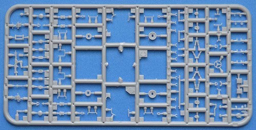 ACE 72430 LAV-150 APC w/ 20mm and 90mm Guns (w/ PhotoEtched, Rubber Tires) 1/72 - Picture 5 of 12