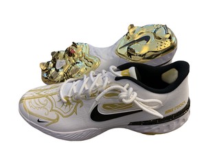 white and gold nike baseball cleats