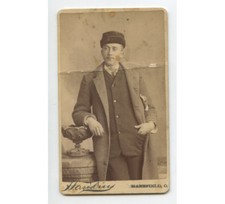 CDV PORTRAIT MAN W/ GREAT HAT/SUIT FROM MANSFIELD, OH, PORTRAIT BY HAWKINS