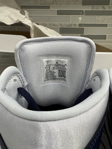 Nike Air Jordan 1 Mid SE calcio donna grigio/midnight navy FZ8777044 taglia 7 nuove con scatola - Foto 12 di 19