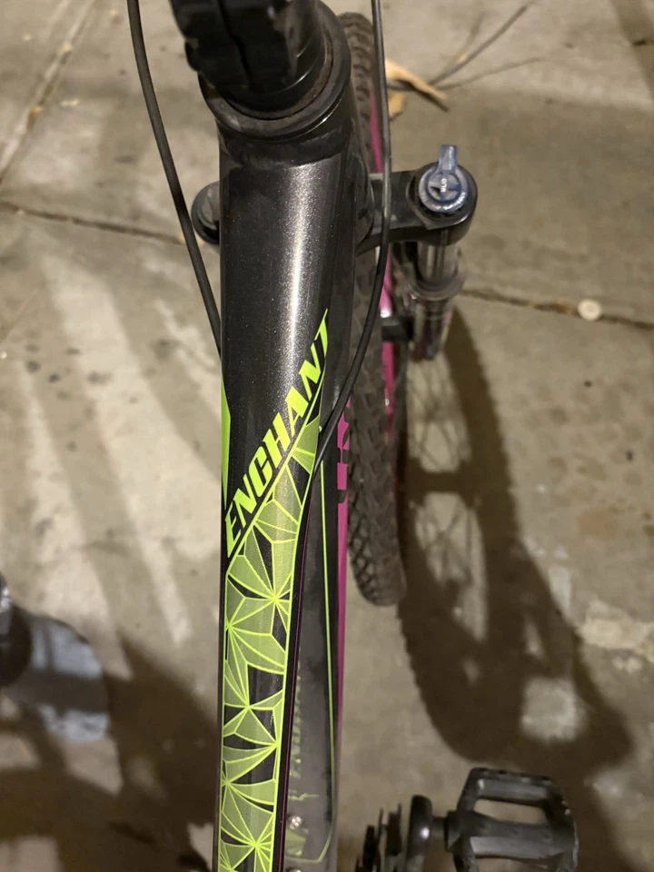 Liv Enchant novo em folha - Imagem 3 de 4