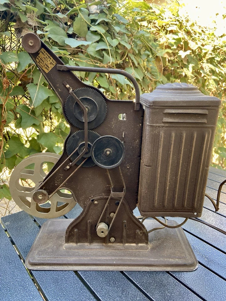 KEYSTONE MOVIEGRAPH Modelo Nº. Projetor de Filme Antigo 16mm E-746 - Imagem 2 de 4