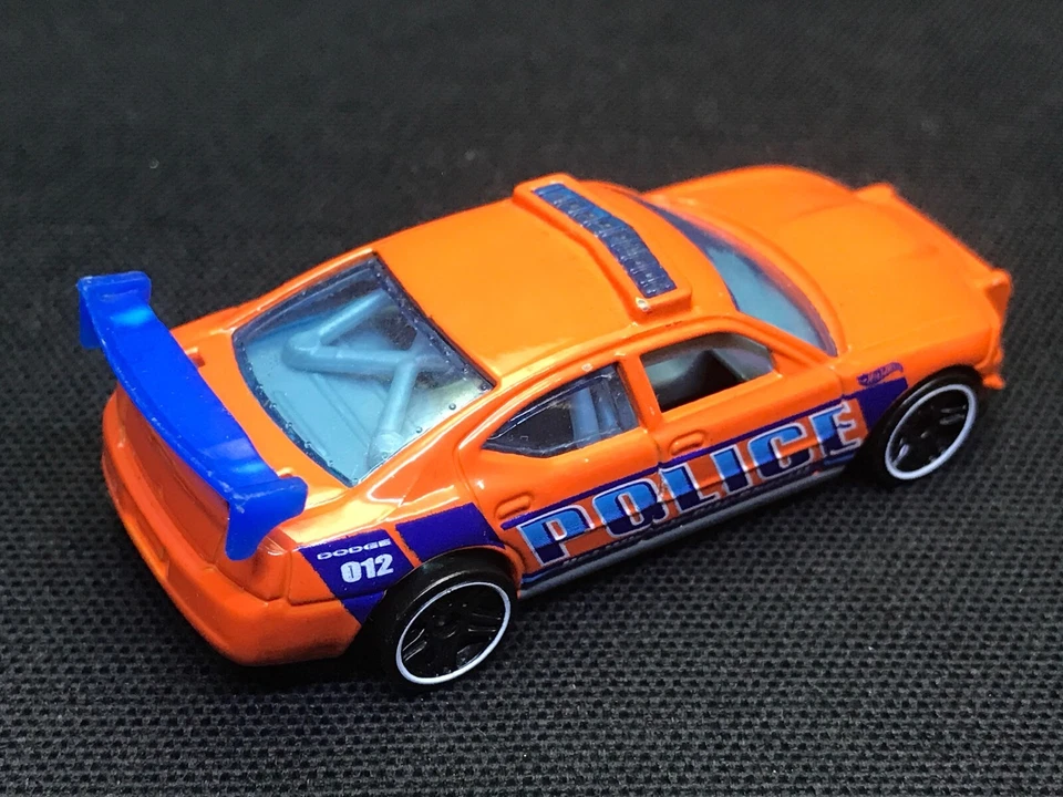 Dodge Charger Drift Police escala coleccionable Hot Wheels 1:64 Foto 4 de 4