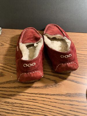 UGG Ansley Burgundy Moccasin Slippers Womens Size 9 US Shearling