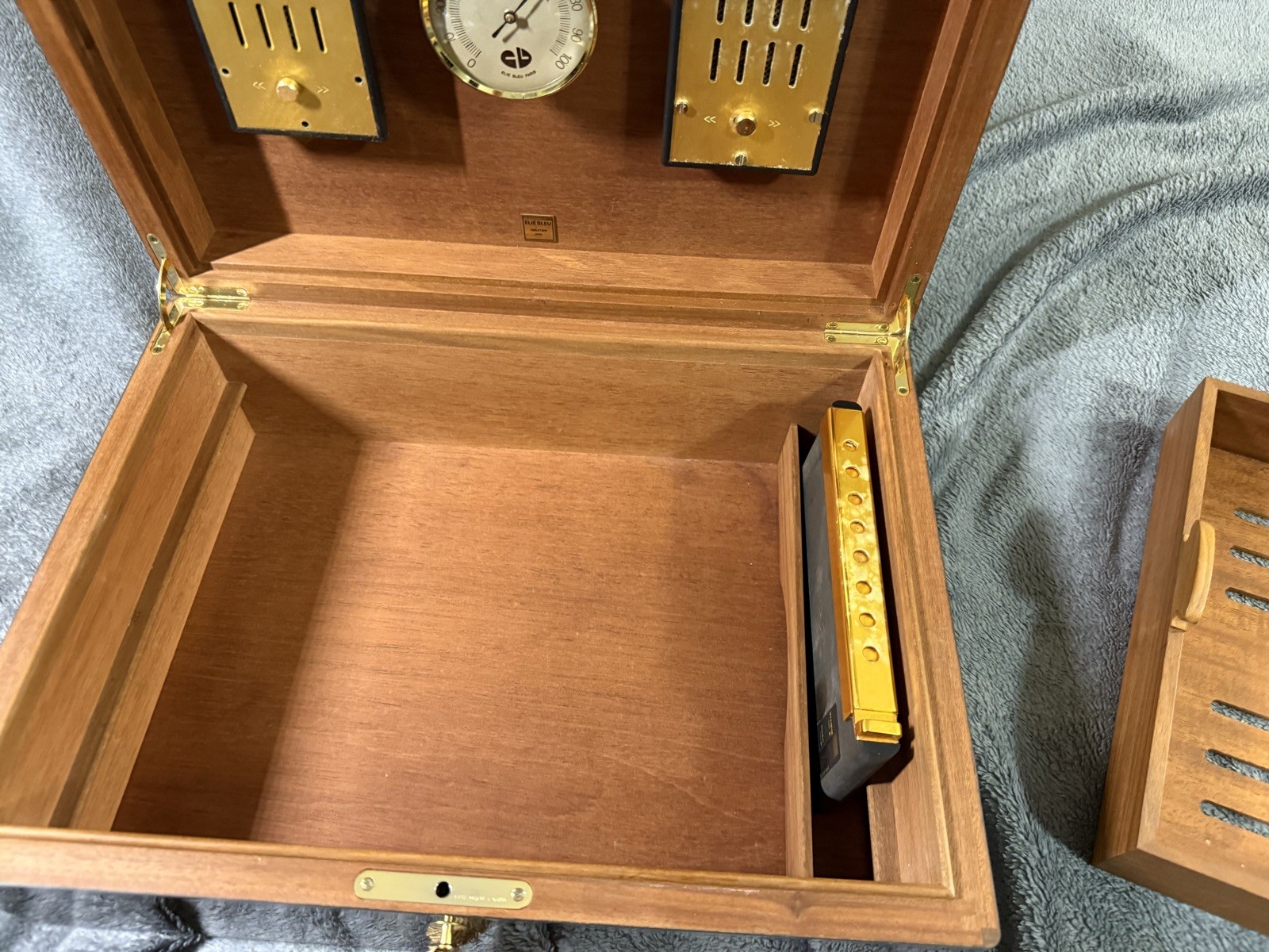 Elie Bleu Walnut Burl 200 Cigar Humidor - Beautiful vintage Box - Preowned 