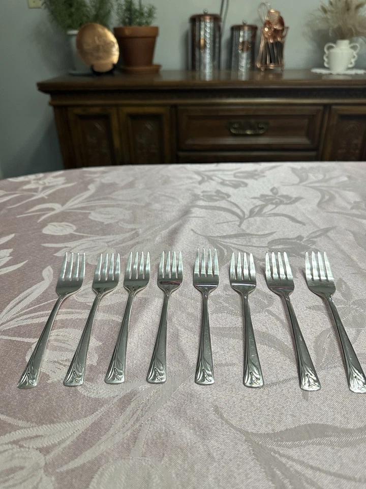 Lote Internacional de 8 Tenedores de Ensalada MAGIC LILY Sinceridad Plateada Foto 2 de 4
