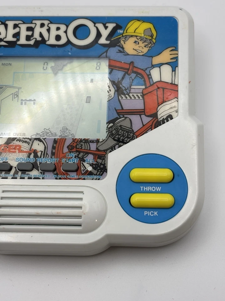 TIGER Paperboy Vintage Electronic Handheld Tabletop Arcade Portable 1988 WORKS - Image 3 of 4