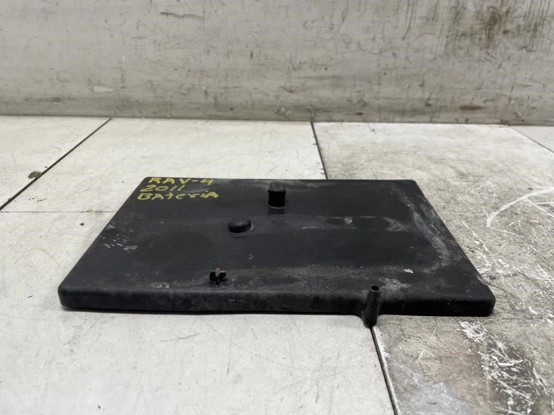 BANDEJA DE BATERIA 2011 TOYOTA RAV4 FABRICANTE DE EQUIPAMENTO ORIGINAL+ - Imagem 3 de 4