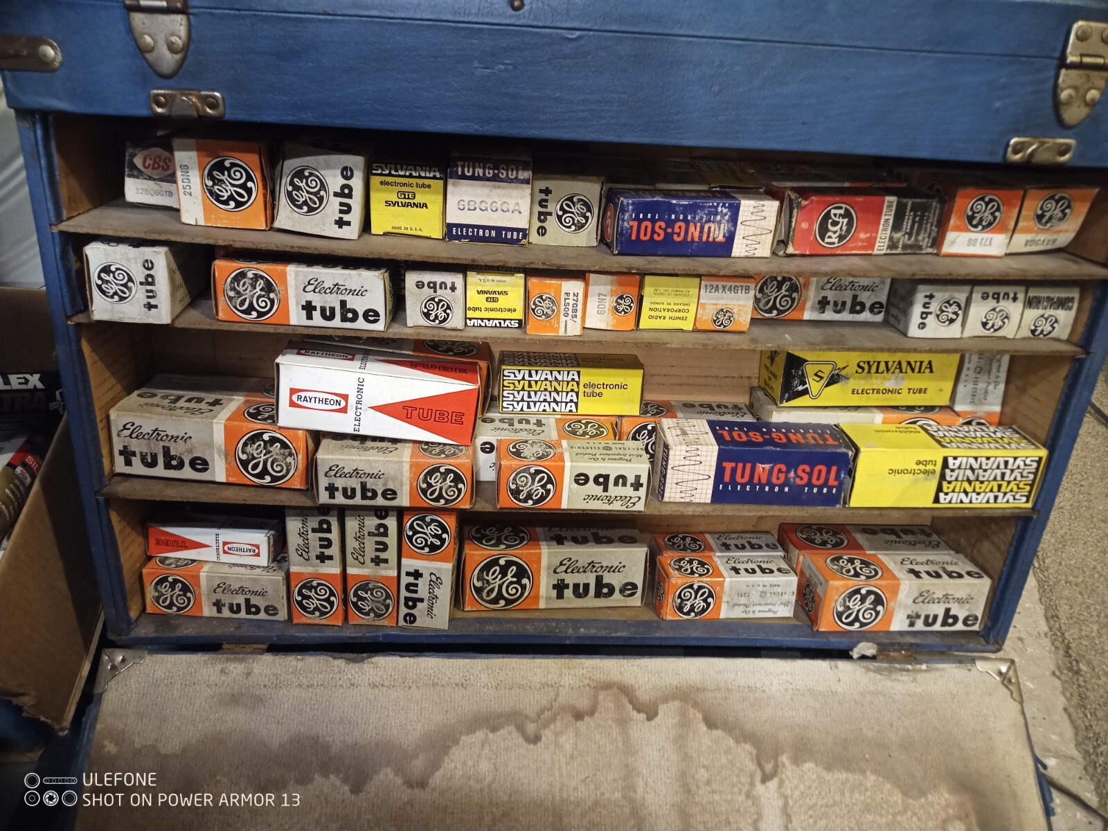 Huge vintage vacuum tube caddy salesman carrying case wood box with