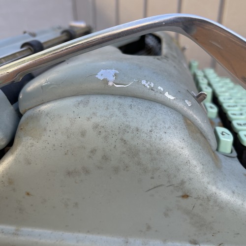 1950s Hermes 3000- Rare For Parts or Restoration. This typewriter doesn't work. - Picture 13 of 24