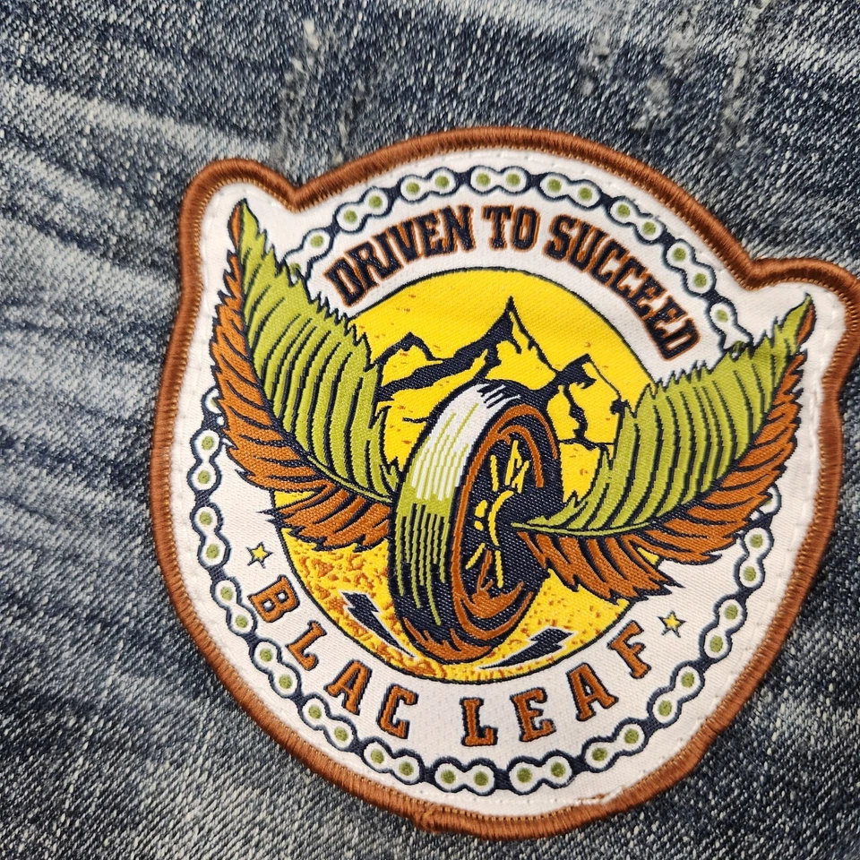 Pantalones de mezclilla azul parche bordado muy desgastado Y2K Blac Leaf para hombre 30 X 32 Foto 4 de 4