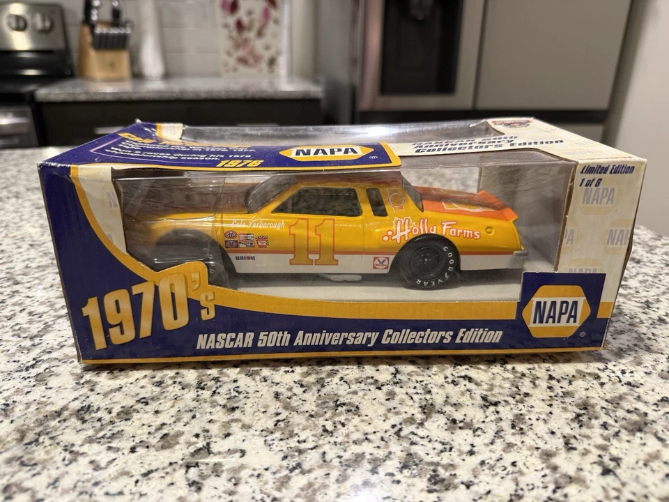 Action Racing - NAPA NASCAR 50 Aniversario - Años 70 #11 Cale Yarborough - 1:24 Foto 2 de 2