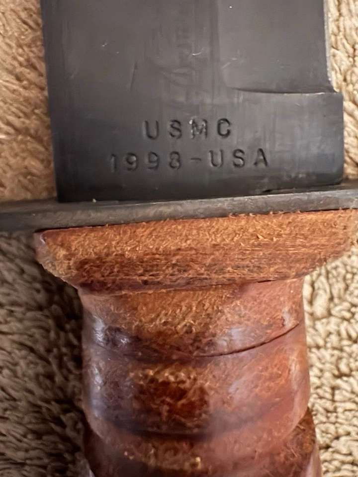 Cuchillo de Lucha Case XX USMC - 1998 Conmemorativo - Mango de Cuero Apilado Foto 4 de 4