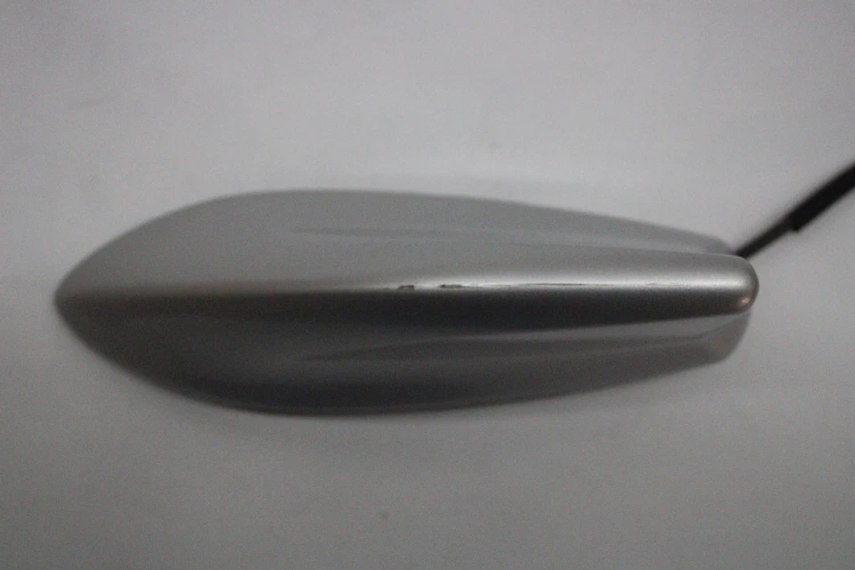 Antena de techo Scion Im Shark Fin 2016 plateada 1F7 OEM 2016 Foto 3 de 4