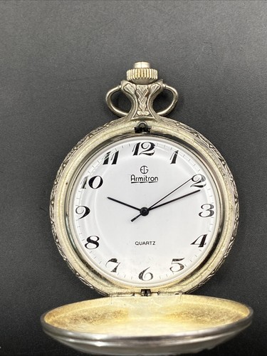 Armitron Pocket Watch Dog Bird Scene Appears Unused. Works. - Imagen 4 de 10