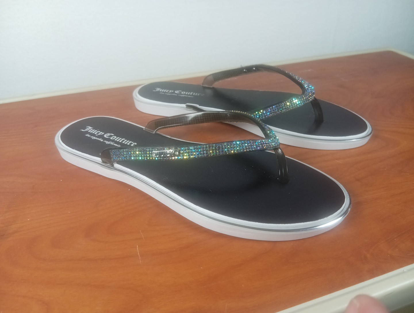 Women's Juicy Couture Rhea Jeweled Embellished Jelly Flip Flops Size 9