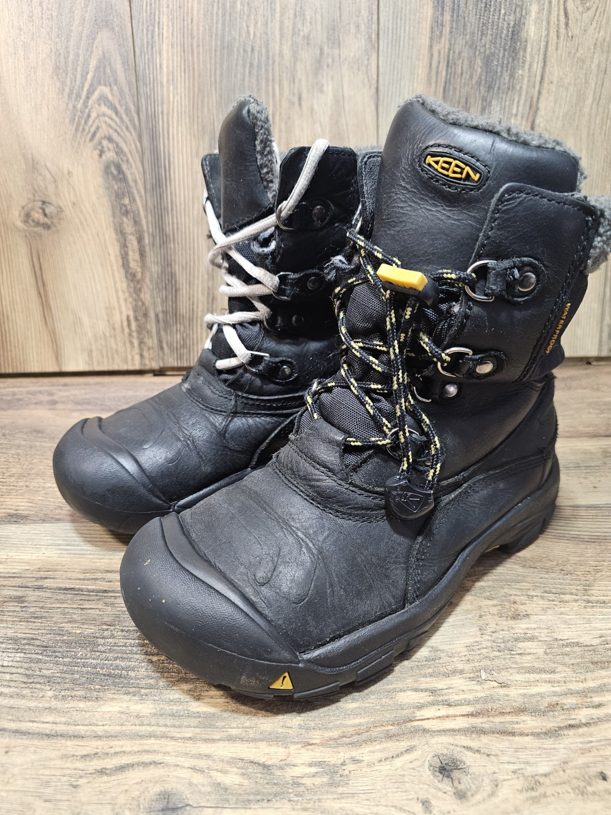 Stivali Keen Warm Basin neri punta a cappuccio impermeabili foderati 200 grammi taglia 5