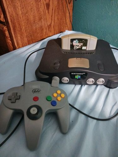 Console N64 avec prise d'alimentation 1 manette et Resident Evil 2, pas de câbles ou de boîtier AV. - Photo 1 sur 6