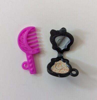 Monster High G3 Clawdeen Wolf Doll Pink Comb, Compact only Mattel 2022