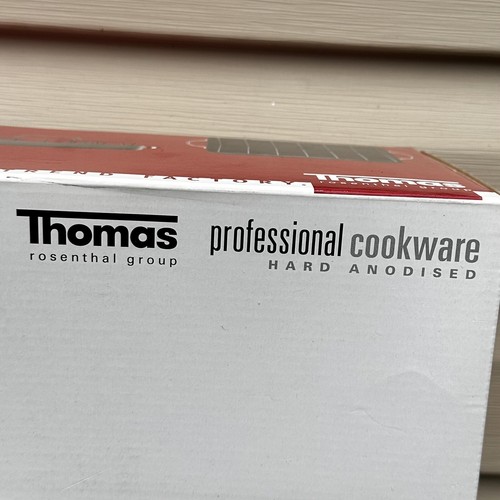 Thomas Rosenthal Group Professional Cookware Hard Anodised Roasting Pan W/ Rack - Picture 3 of 13