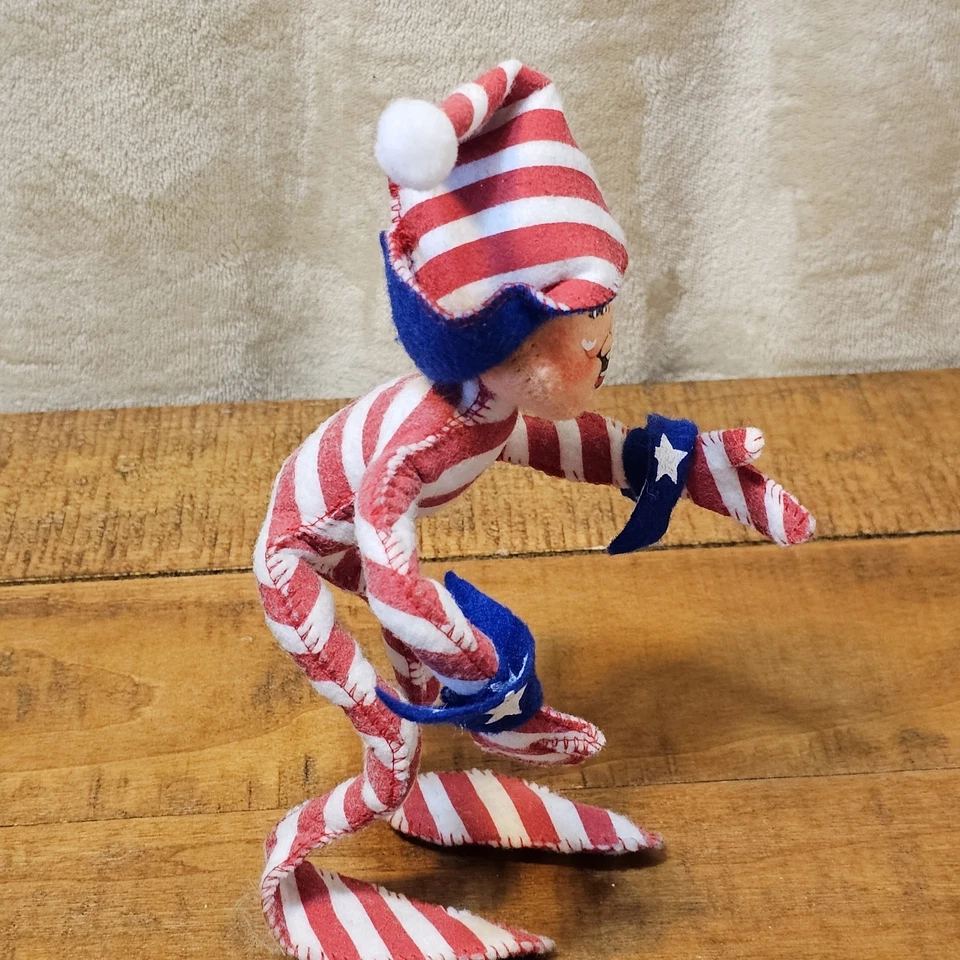 ANNALEE 2007 9" PATRIOTIC RED,WHITE AND BLUE ELF  Laughing Mouth - Image 4 of 4