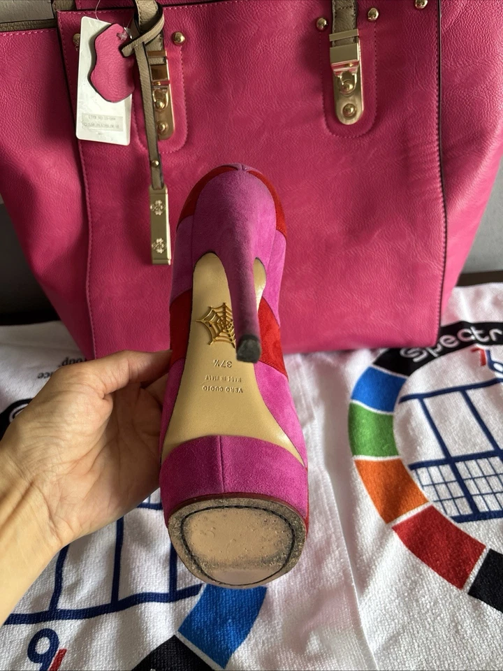 Bombas Charlotte Olympia de camurça listradas rosa dedos redondos tamanho 7,5 - Imagem 4 de 4