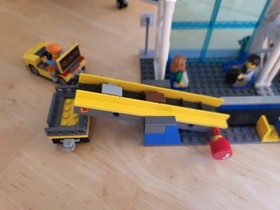 LEGO CITY: Airport Passenger Terminal (60104) Complete W/ Instruction (no box)